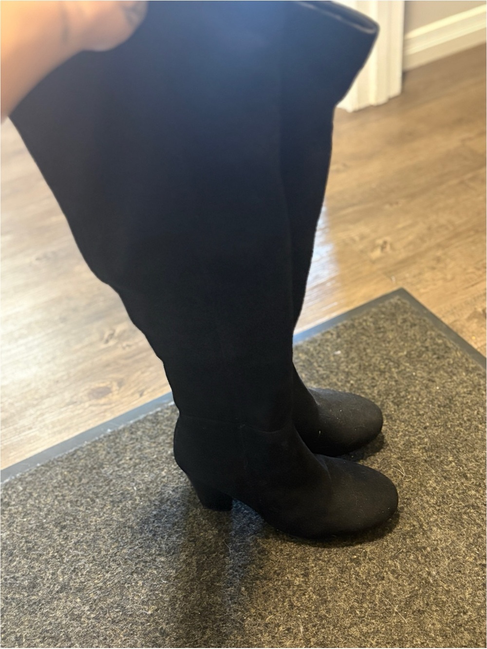 Women's Black Knee-High Block Heel Boots